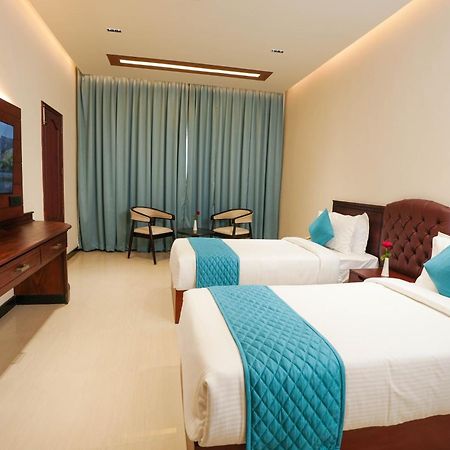 Hotel Blue Castle Thiruvananthapuram Zewnętrze zdjęcie