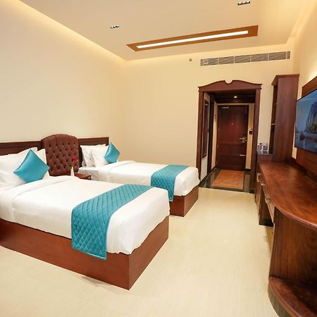 Hotel Blue Castle Thiruvananthapuram Zewnętrze zdjęcie