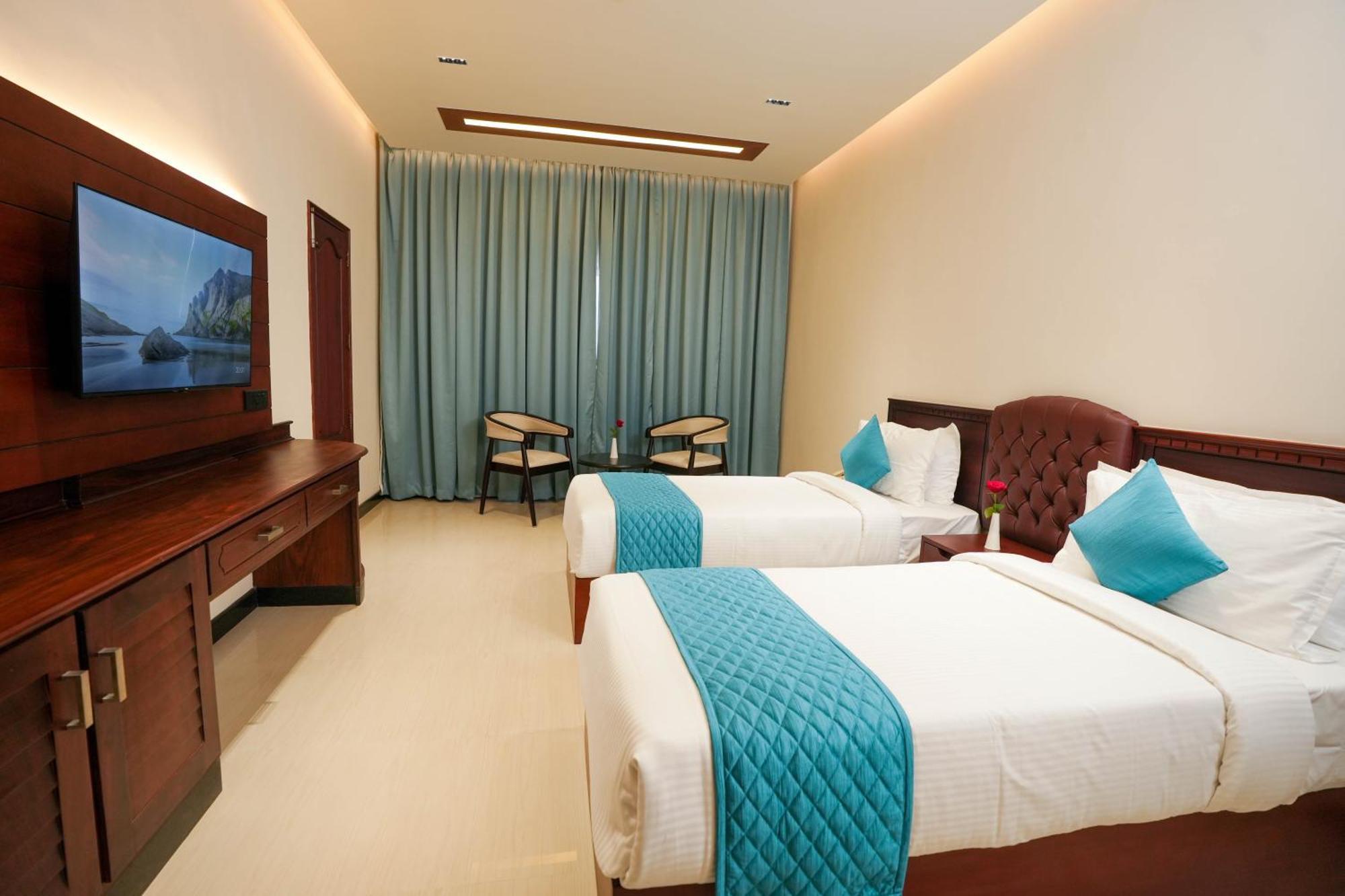 Hotel Blue Castle Thiruvananthapuram Zewnętrze zdjęcie
