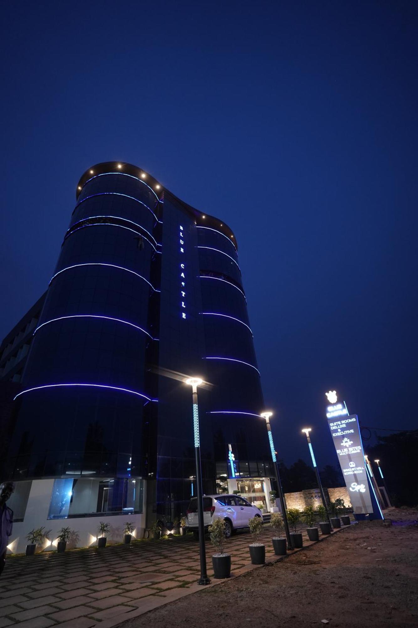 Hotel Blue Castle Thiruvananthapuram Zewnętrze zdjęcie