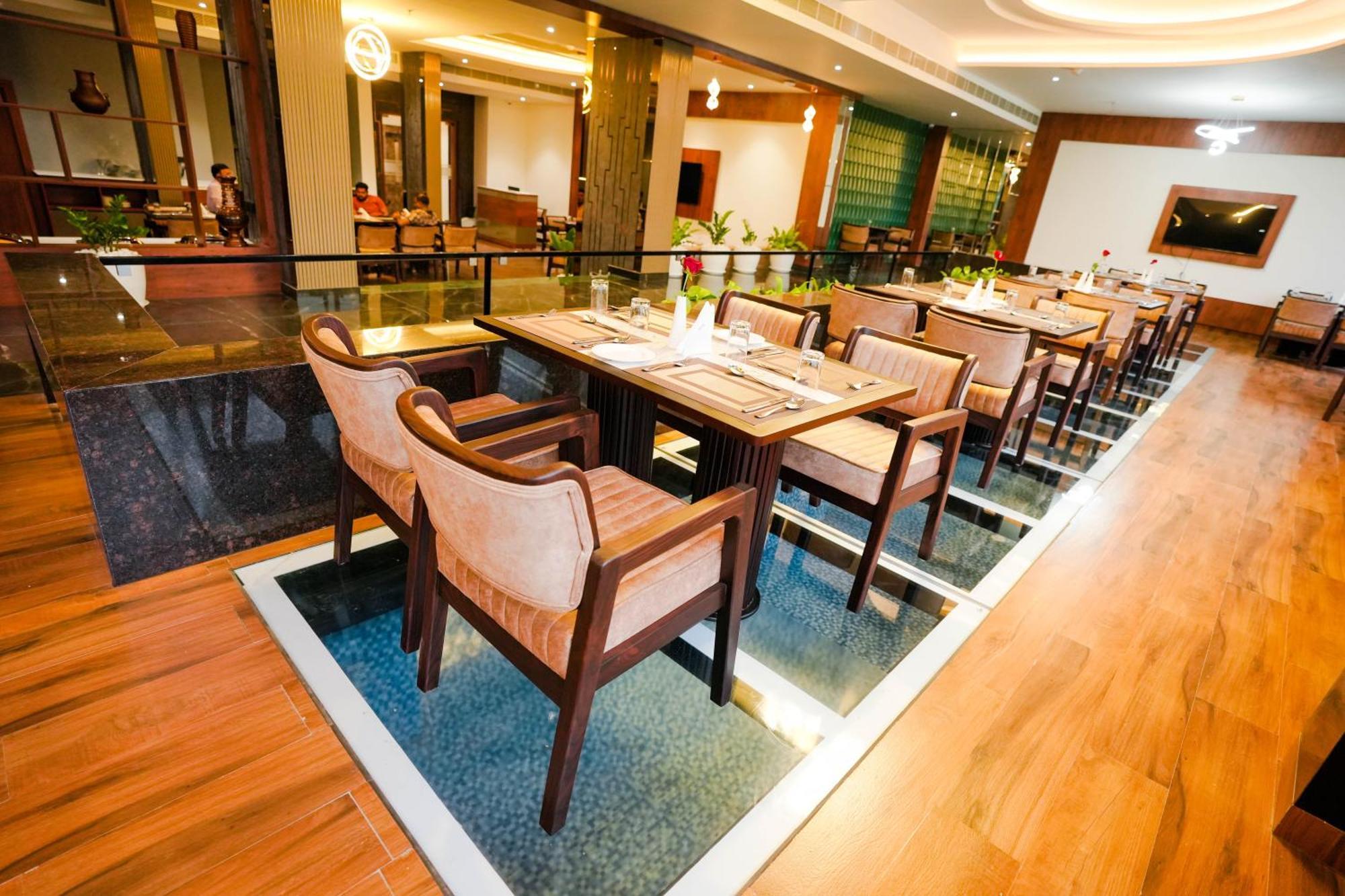 Hotel Blue Castle Thiruvananthapuram Zewnętrze zdjęcie