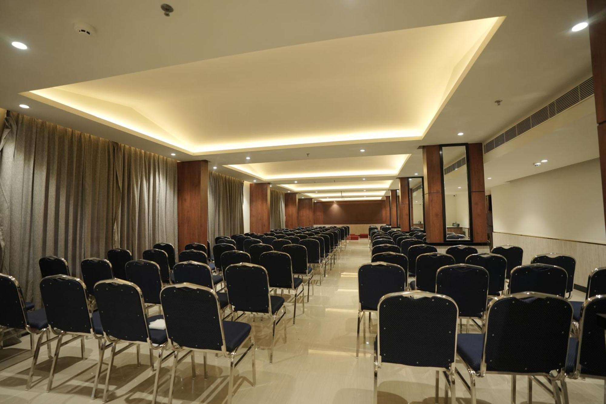 Hotel Blue Castle Thiruvananthapuram Zewnętrze zdjęcie
