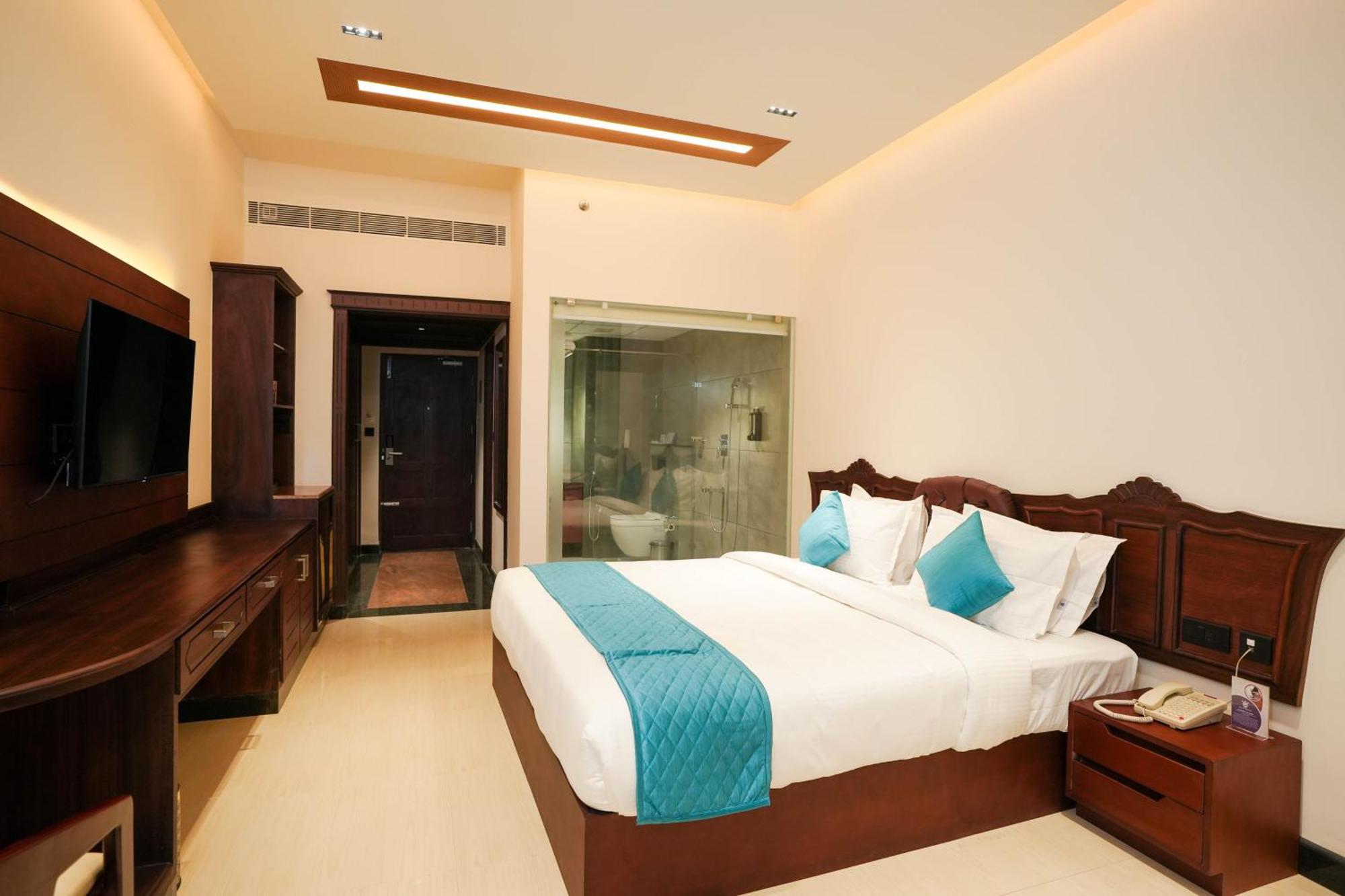 Hotel Blue Castle Thiruvananthapuram Zewnętrze zdjęcie